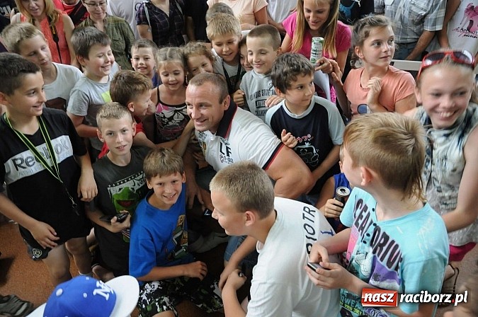 Zdjęcie w galerii na portalu naszraciborz.pl: Mariusz Pudzianowski zawitał do Raciborza wiadomości z regionu