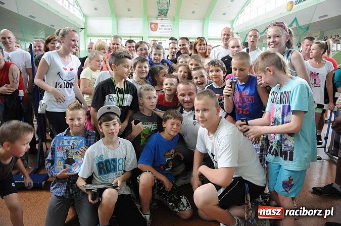 Zdjęcie w galerii na portalu naszraciborz.pl: Mariusz Pudzianowski zawitał do Raciborza wiadomości z regionu