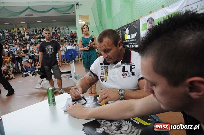 Zdjęcie w galerii na portalu naszraciborz.pl: Mariusz Pudzianowski zawitał do Raciborza wiadomości z regionu