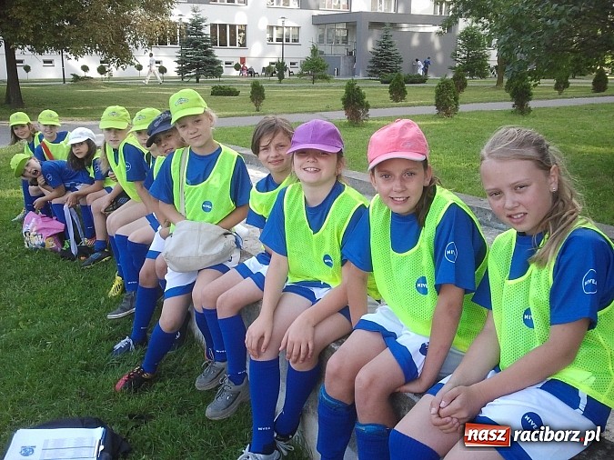 Zdjęcie w galerii na portalu naszraciborz.pl: Piłkarki z Pawłowa najlepsze w kraju. Jadą na zgrupowanie do Ajaxu Amsterdam wiadomości z regionu
