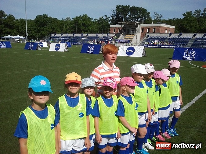 Zdjęcie w galerii na portalu naszraciborz.pl: Piłkarki z Pawłowa najlepsze w kraju. Jadą na zgrupowanie do Ajaxu Amsterdam wiadomości z regionu