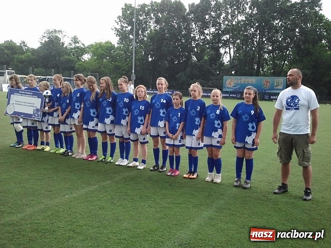 Zdjęcie w galerii na portalu naszraciborz.pl: Piłkarki z Pawłowa najlepsze w kraju. Jadą na zgrupowanie do Ajaxu Amsterdam wiadomości z regionu