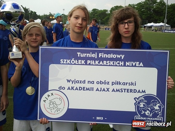 Zdjęcie w galerii na portalu naszraciborz.pl: Piłkarki z Pawłowa najlepsze w kraju. Jadą na zgrupowanie do Ajaxu Amsterdam wiadomości z regionu