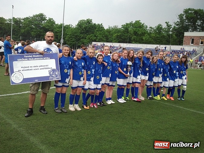 Zdjęcie w galerii na portalu naszraciborz.pl: Piłkarki z Pawłowa najlepsze w kraju. Jadą na zgrupowanie do Ajaxu Amsterdam wiadomości z regionu