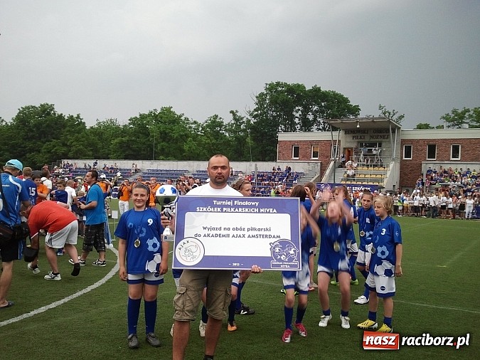 Zdjęcie w galerii na portalu naszraciborz.pl: Piłkarki z Pawłowa najlepsze w kraju. Jadą na zgrupowanie do Ajaxu Amsterdam wiadomości z regionu