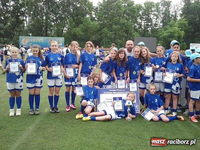 Zdjęcie w galerii na portalu naszraciborz.pl: Piłkarki z Pawłowa najlepsze w kraju. Jadą na zgrupowanie do Ajaxu Amsterdam wiadomości z regionu