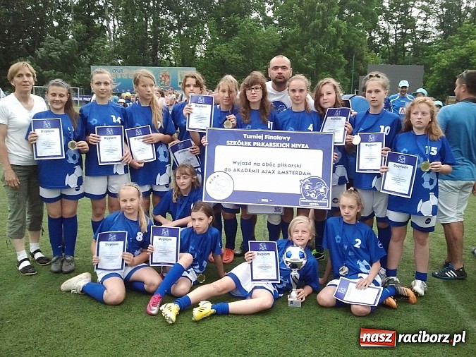 Zdjęcie w galerii na portalu naszraciborz.pl: Piłkarki z Pawłowa najlepsze w kraju. Jadą na zgrupowanie do Ajaxu Amsterdam wiadomości z regionu