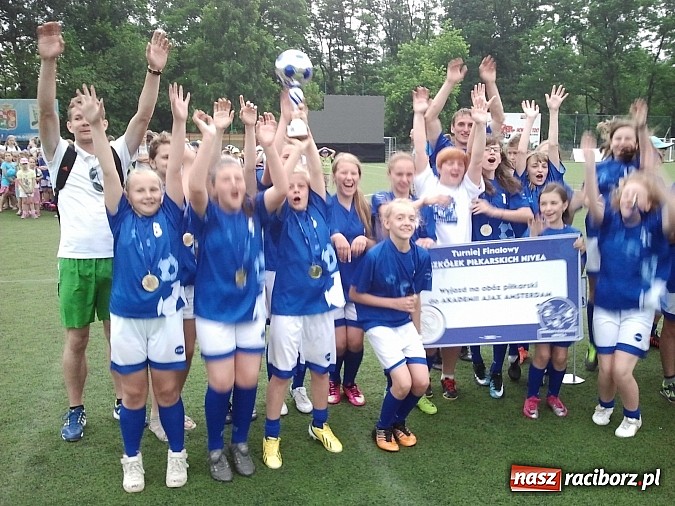 Zdjęcie w galerii na portalu naszraciborz.pl: Piłkarki z Pawłowa najlepsze w kraju. Jadą na zgrupowanie do Ajaxu Amsterdam wiadomości z regionu