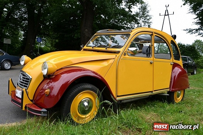 Zdjęcie w galerii na portalu naszraciborz.pl: Rekordowy zlot w Zabełkowie. Sto pojazdów wiadomości z regionu