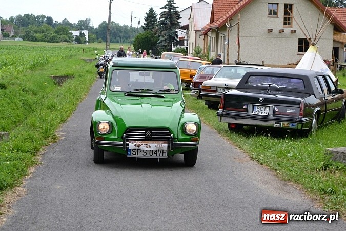 Zdjęcie w galerii na portalu naszraciborz.pl: Rekordowy zlot w Zabełkowie. Sto pojazdów wiadomości z regionu