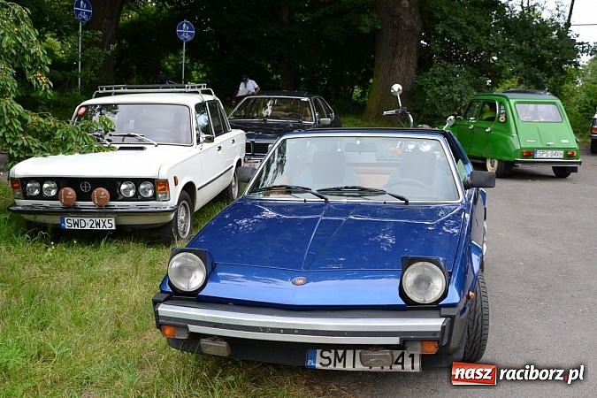 Zdjęcie w galerii na portalu naszraciborz.pl: Rekordowy zlot w Zabełkowie. Sto pojazdów wiadomości z regionu