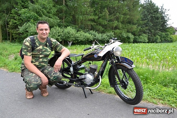 Zdjęcie w galerii na portalu naszraciborz.pl: Rekordowy zlot w Zabełkowie. Sto pojazdów wiadomości z regionu