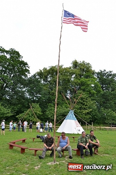 Zdjęcie w galerii na portalu naszraciborz.pl: Rekordowy zlot w Zabełkowie. Sto pojazdów wiadomości z regionu