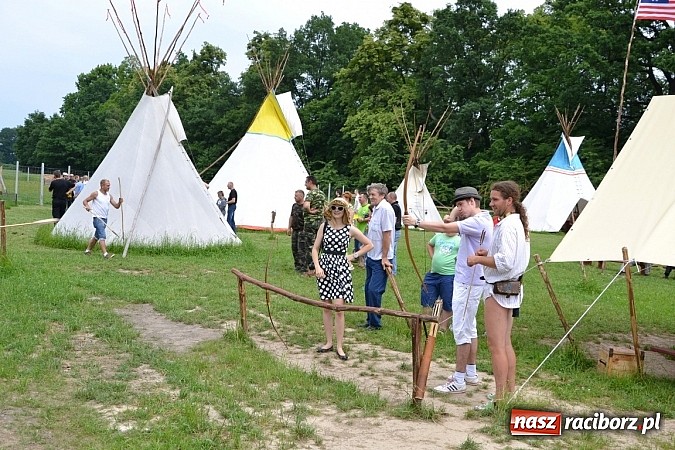 Zdjęcie w galerii na portalu naszraciborz.pl: Rekordowy zlot w Zabełkowie. Sto pojazdów wiadomości z regionu