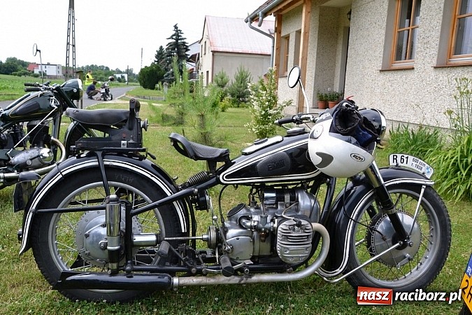 Zdjęcie w galerii na portalu naszraciborz.pl: Rekordowy zlot w Zabełkowie. Sto pojazdów wiadomości z regionu