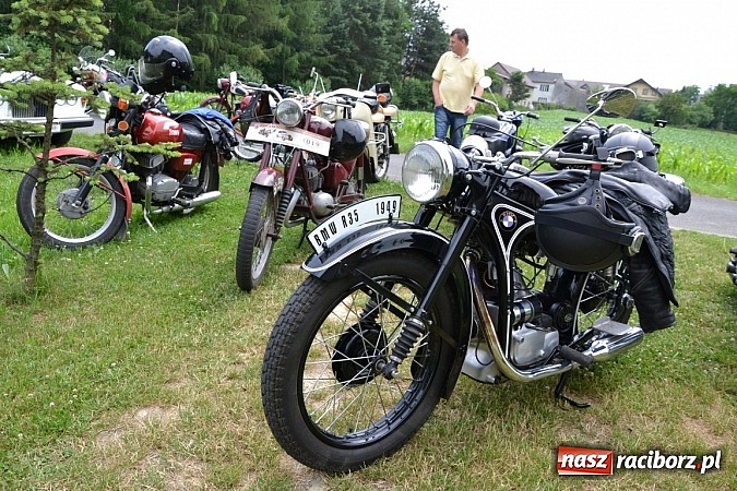 Zdjęcie w galerii na portalu naszraciborz.pl: Rekordowy zlot w Zabełkowie. Sto pojazdów wiadomości z regionu