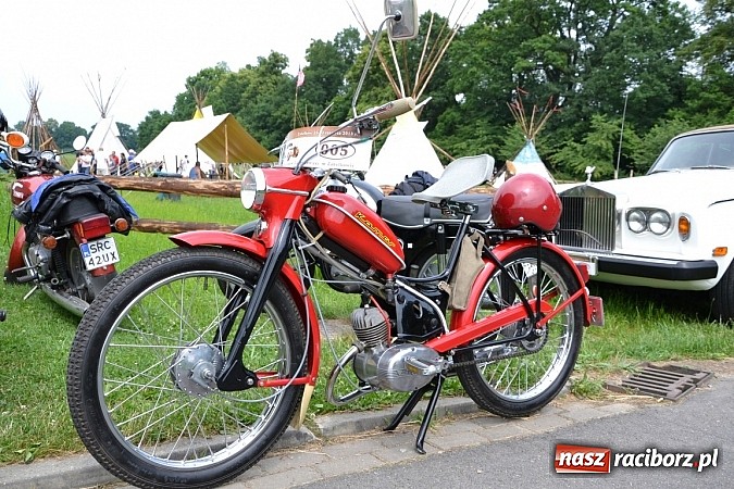 Zdjęcie w galerii na portalu naszraciborz.pl: Rekordowy zlot w Zabełkowie. Sto pojazdów wiadomości z regionu