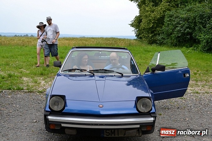 Zdjęcie w galerii na portalu naszraciborz.pl: Rekordowy zlot w Zabełkowie. Sto pojazdów wiadomości z regionu