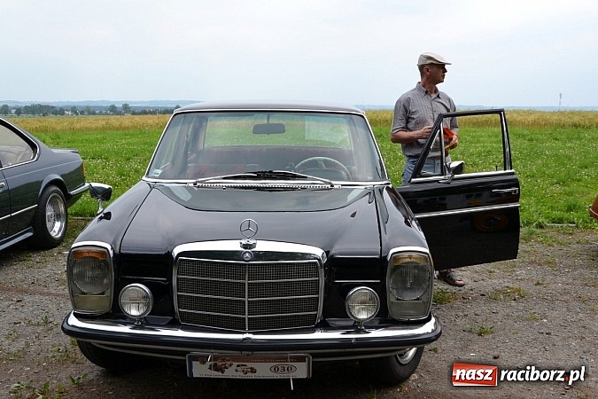Zdjęcie w galerii na portalu naszraciborz.pl: Rekordowy zlot w Zabełkowie. Sto pojazdów wiadomości z regionu