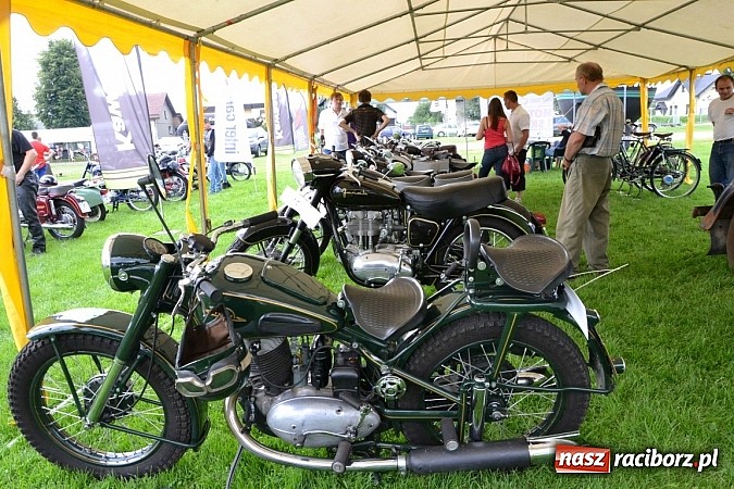 Zdjęcie w galerii na portalu naszraciborz.pl: Rekordowy zlot w Zabełkowie. Sto pojazdów wiadomości z regionu