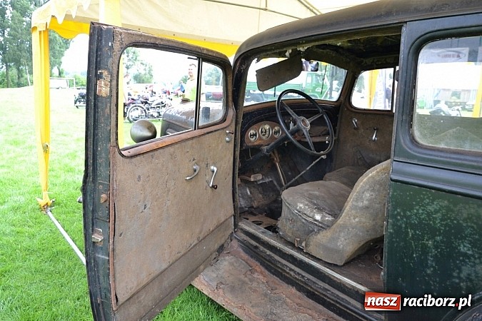 Zdjęcie w galerii na portalu naszraciborz.pl: Rekordowy zlot w Zabełkowie. Sto pojazdów wiadomości z regionu