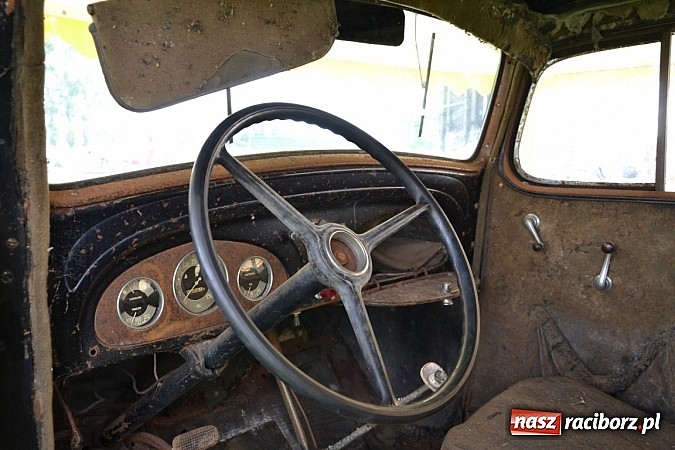 Zdjęcie w galerii na portalu naszraciborz.pl: Rekordowy zlot w Zabełkowie. Sto pojazdów wiadomości z regionu