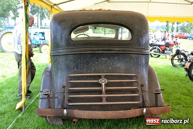 Zdjęcie w galerii na portalu naszraciborz.pl: Rekordowy zlot w Zabełkowie. Sto pojazdów wiadomości z regionu