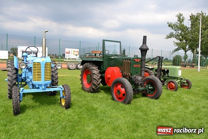 Zdjęcie w galerii na portalu naszraciborz.pl: Rekordowy zlot w Zabełkowie. Sto pojazdów wiadomości z regionu