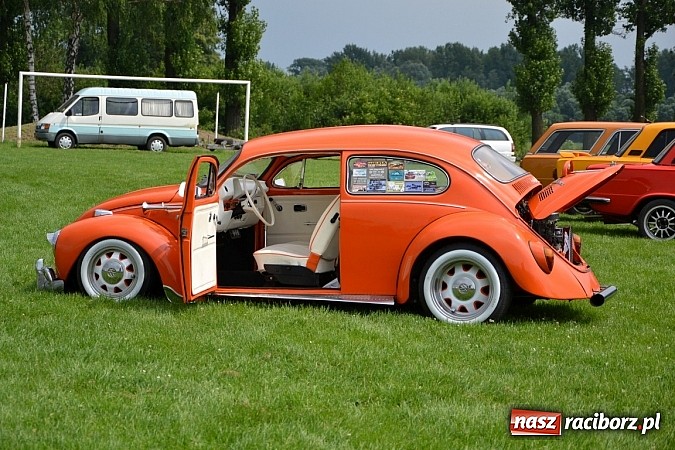 Zdjęcie w galerii na portalu naszraciborz.pl: Rekordowy zlot w Zabełkowie. Sto pojazdów wiadomości z regionu