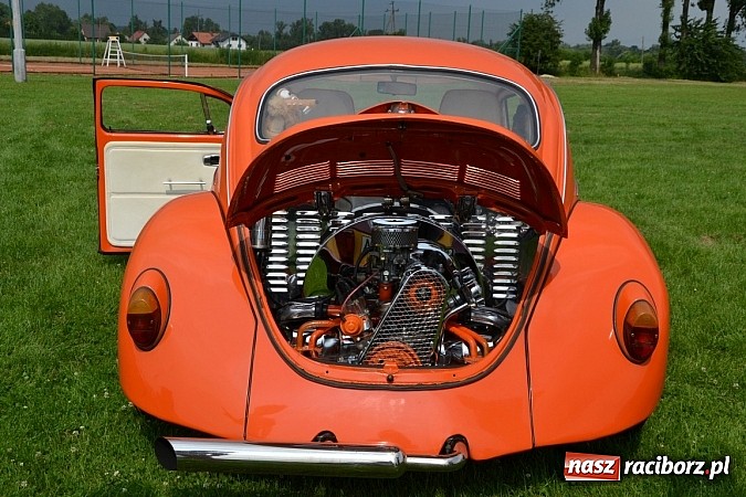 Zdjęcie w galerii na portalu naszraciborz.pl: Rekordowy zlot w Zabełkowie. Sto pojazdów wiadomości z regionu