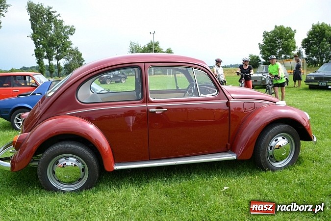 Zdjęcie w galerii na portalu naszraciborz.pl: Rekordowy zlot w Zabełkowie. Sto pojazdów wiadomości z regionu