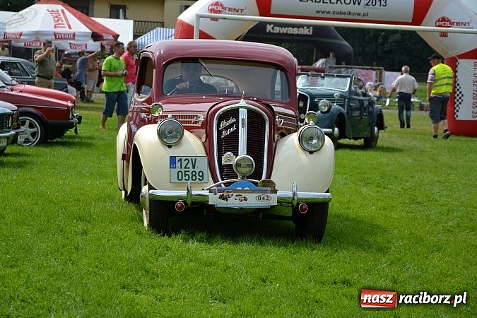 Zdjęcie w galerii na portalu naszraciborz.pl: Rekordowy zlot w Zabełkowie. Sto pojazdów wiadomości z regionu