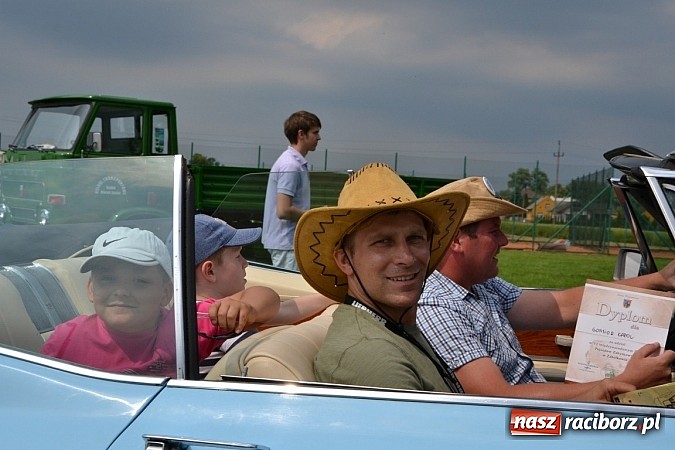 Zdjęcie w galerii na portalu naszraciborz.pl: Rekordowy zlot w Zabełkowie. Sto pojazdów wiadomości z regionu