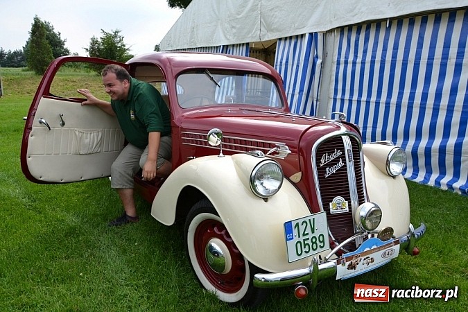 Zdjęcie w galerii na portalu naszraciborz.pl: Rekordowy zlot w Zabełkowie. Sto pojazdów wiadomości z regionu