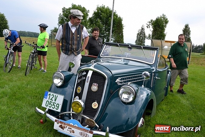Zdjęcie w galerii na portalu naszraciborz.pl: Rekordowy zlot w Zabełkowie. Sto pojazdów wiadomości z regionu