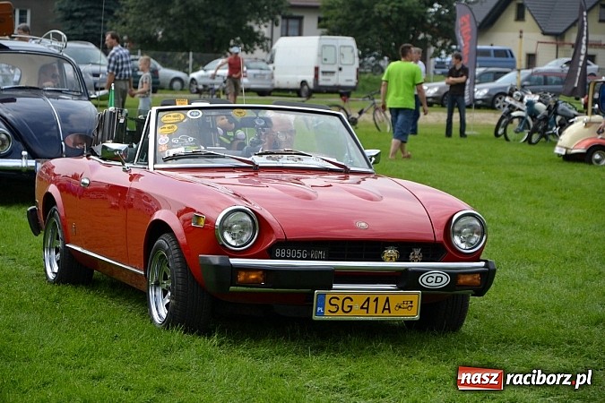 Zdjęcie w galerii na portalu naszraciborz.pl: Rekordowy zlot w Zabełkowie. Sto pojazdów wiadomości z regionu