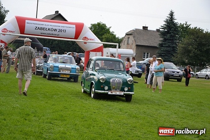 Zdjęcie w galerii na portalu naszraciborz.pl: Rekordowy zlot w Zabełkowie. Sto pojazdów wiadomości z regionu
