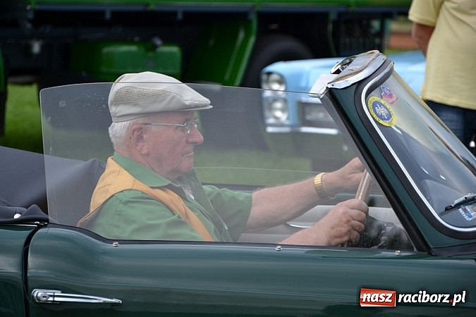 Zdjęcie w galerii na portalu naszraciborz.pl: Rekordowy zlot w Zabełkowie. Sto pojazdów wiadomości z regionu