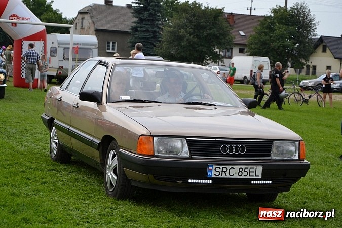 Zdjęcie w galerii na portalu naszraciborz.pl: Rekordowy zlot w Zabełkowie. Sto pojazdów wiadomości z regionu
