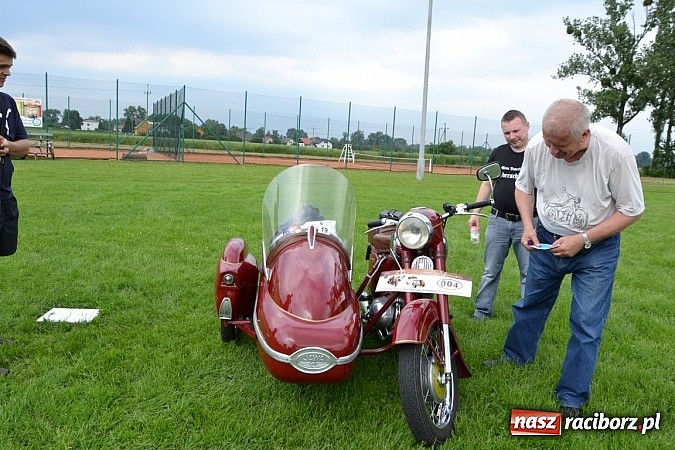 Zdjęcie w galerii na portalu naszraciborz.pl: Rekordowy zlot w Zabełkowie. Sto pojazdów wiadomości z regionu