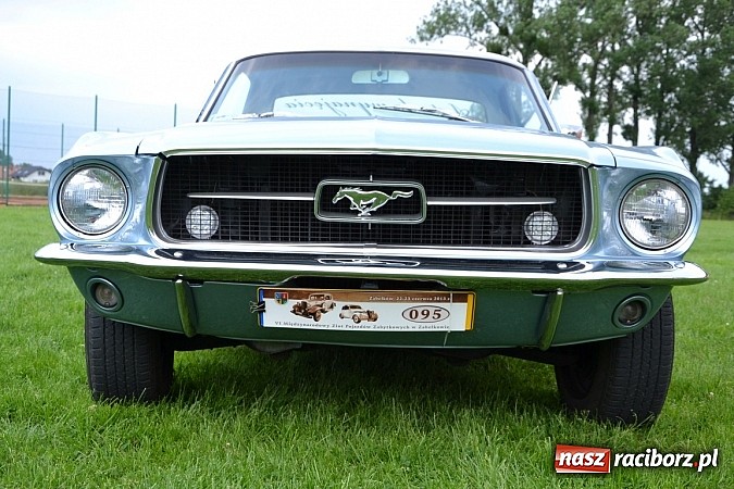 Zdjęcie w galerii na portalu naszraciborz.pl: Rekordowy zlot w Zabełkowie. Sto pojazdów wiadomości z regionu