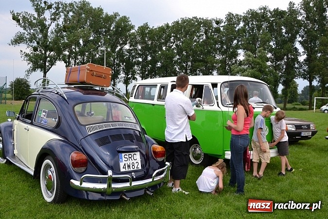Zdjęcie w galerii na portalu naszraciborz.pl: Rekordowy zlot w Zabełkowie. Sto pojazdów wiadomości z regionu