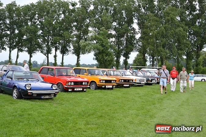 Zdjęcie w galerii na portalu naszraciborz.pl: Rekordowy zlot w Zabełkowie. Sto pojazdów wiadomości z regionu