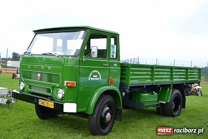 Zdjęcie w galerii na portalu naszraciborz.pl: Rekordowy zlot w Zabełkowie. Sto pojazdów wiadomości z regionu