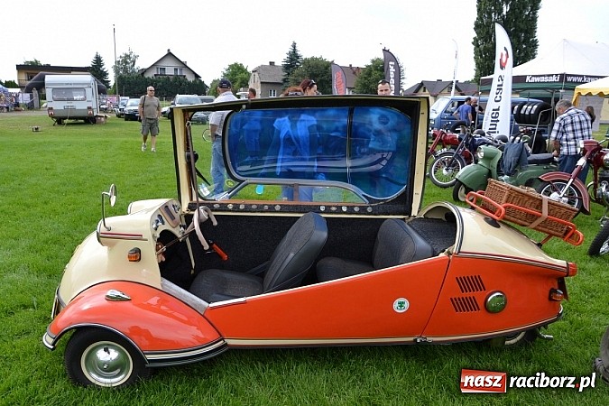 Zdjęcie w galerii na portalu naszraciborz.pl: Rekordowy zlot w Zabełkowie. Sto pojazdów wiadomości z regionu