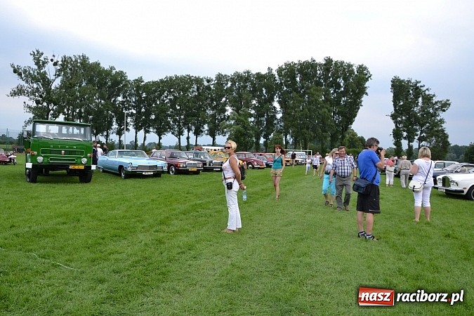 Zdjęcie w galerii na portalu naszraciborz.pl: Rekordowy zlot w Zabełkowie. Sto pojazdów wiadomości z regionu