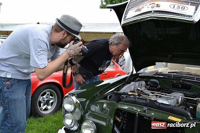 Zdjęcie w galerii na portalu naszraciborz.pl: Rekordowy zlot w Zabełkowie. Sto pojazdów wiadomości z regionu