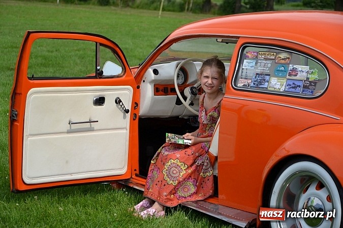 Zdjęcie w galerii na portalu naszraciborz.pl: Rekordowy zlot w Zabełkowie. Sto pojazdów wiadomości z regionu