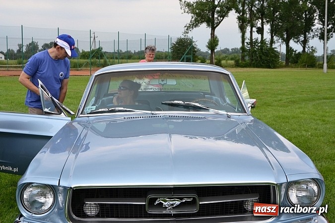 Zdjęcie w galerii na portalu naszraciborz.pl: Rekordowy zlot w Zabełkowie. Sto pojazdów wiadomości z regionu