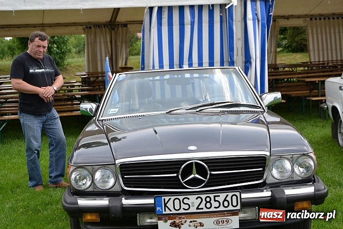 Zdjęcie w galerii na portalu naszraciborz.pl: Rekordowy zlot w Zabełkowie. Sto pojazdów wiadomości z regionu